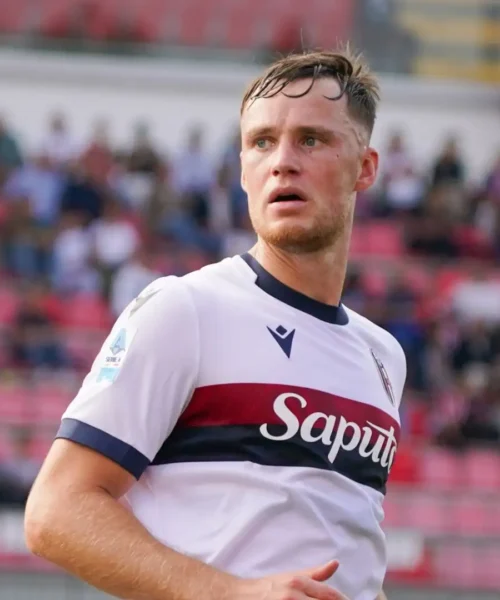 Sam Beukema verso Napoli, ma il Bologna lo convoca per il ritiro