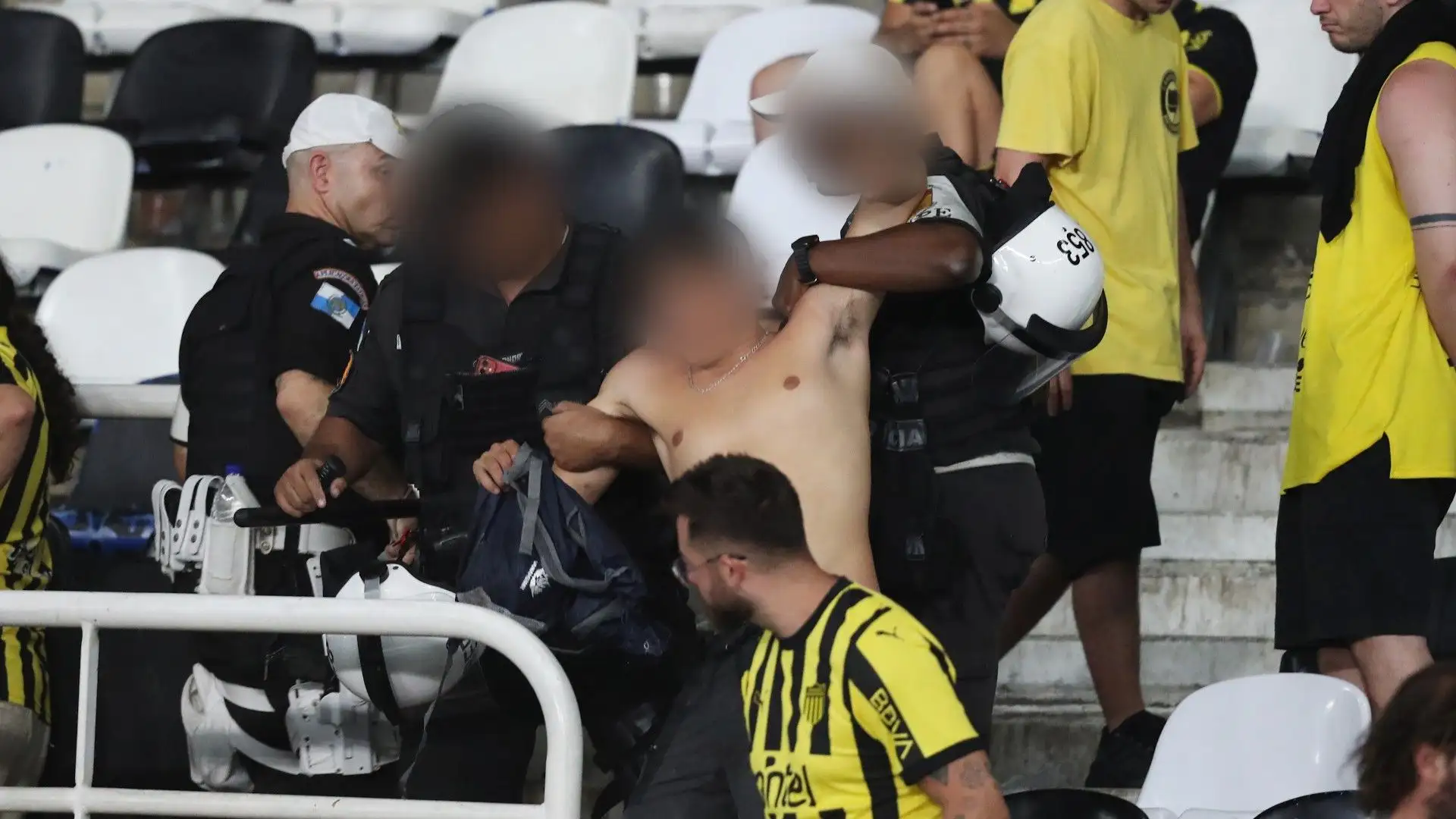 Momenti di grande terrore durante Botafogo-Peñarol
