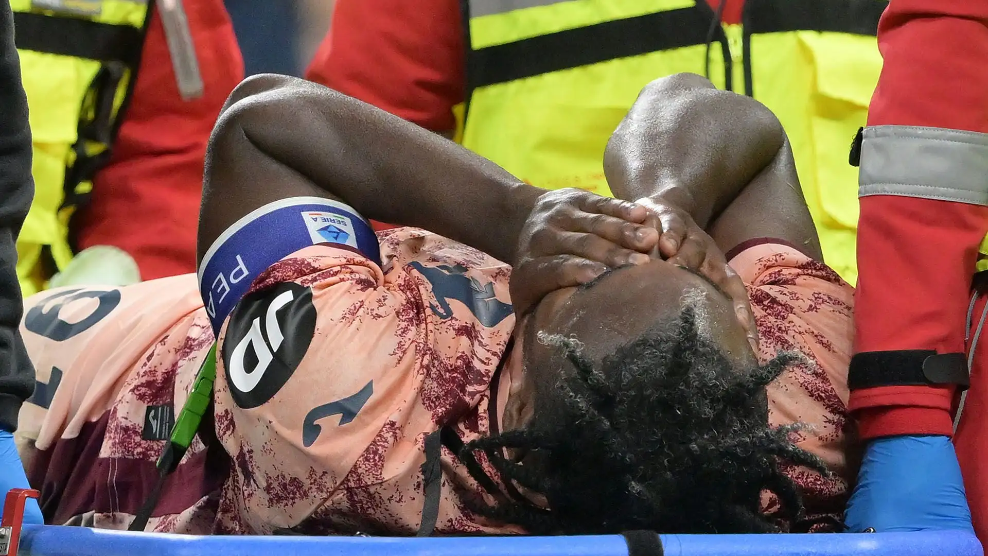 Duvan Zapata, attaccante del Torino, ha rimediato una tripla lesione. Stagione finita
