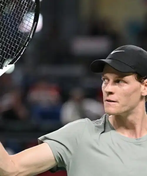 Masters 1000 Shanghai, Jannik Sinner vince in rimonta e approda agli ottavi di finale