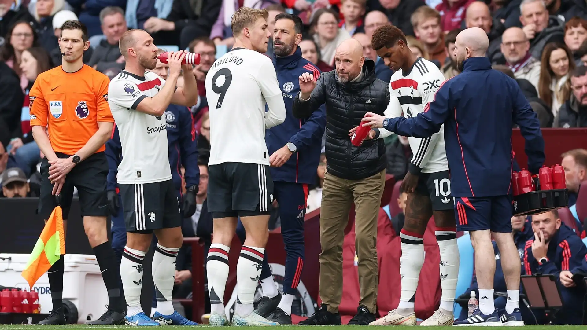 Caos Manchester United, il PSG ne approfitta: assalto alla stella. Foto
