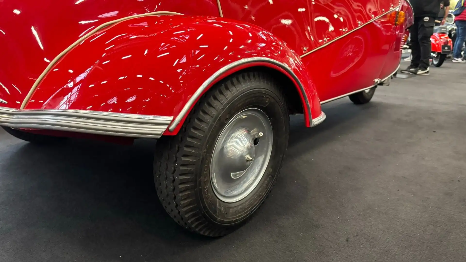 Viene lanciata anche la versione Special con motore da 14 CV e velocità massima di 105 km/h.