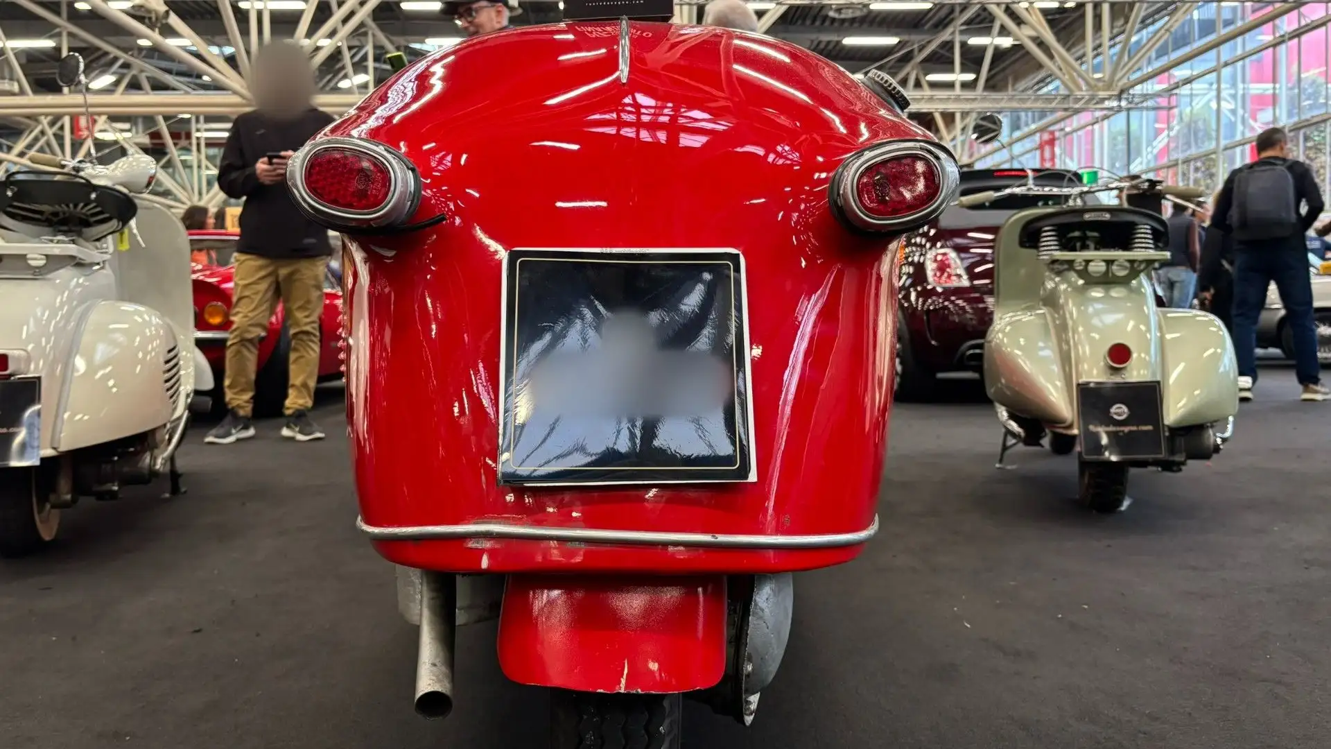 Nel 1955 Fend abbandona la Messerschmitt ma la produzione del Kabinenroller continua.