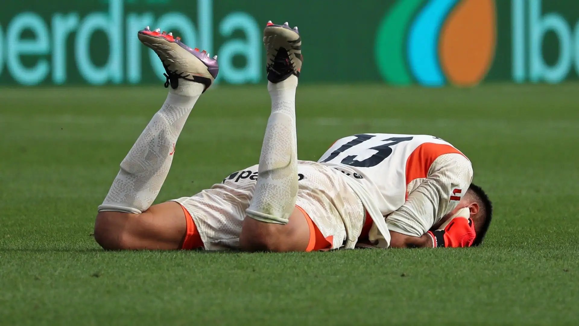 Al 28' ha negato la gioia del gol a Alex Berenguer tuffandosi all'angolino
