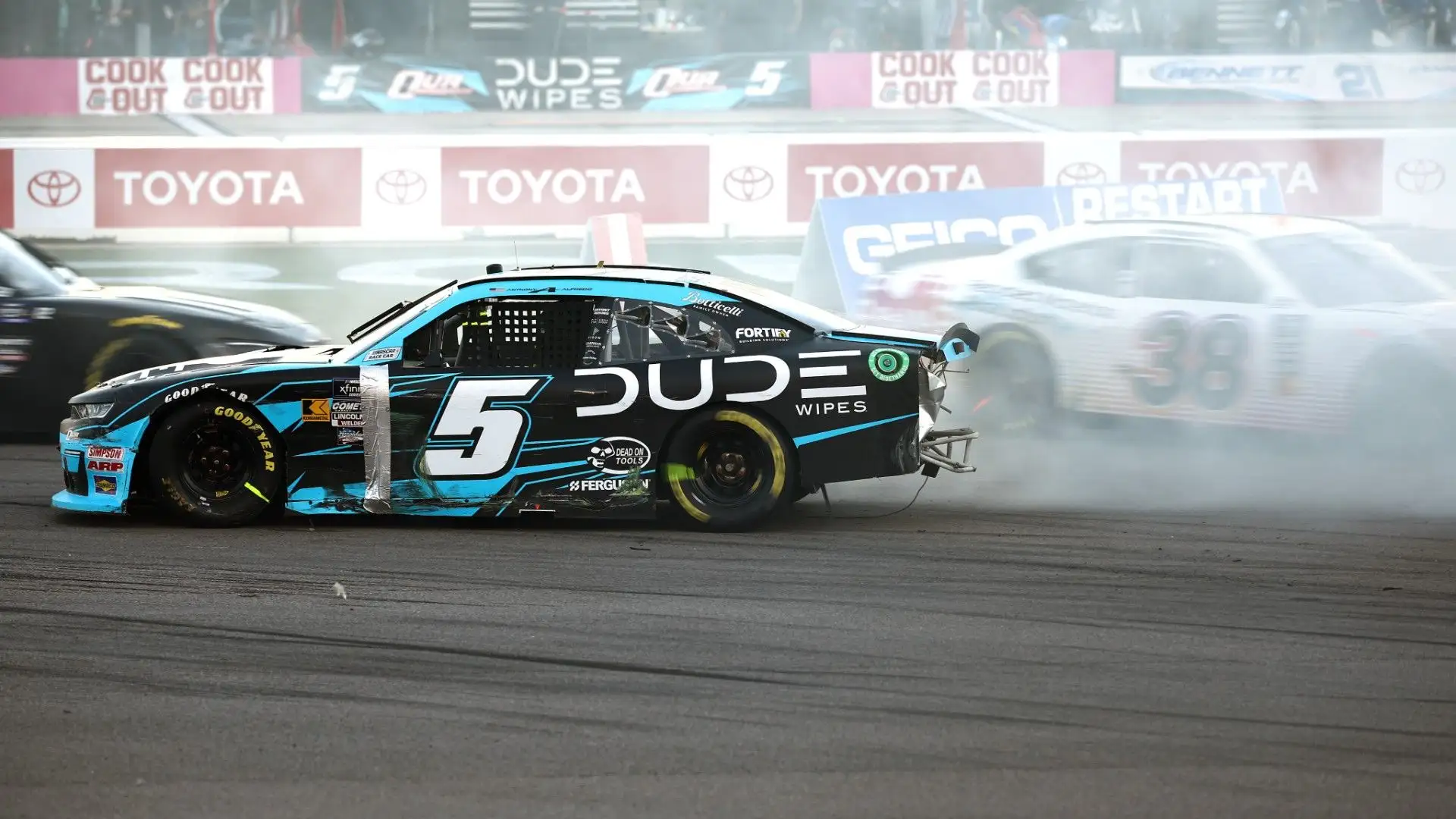 Momenti di grandissima paura durante la NASCAR Cup Series Bank of America ROVAL 400
