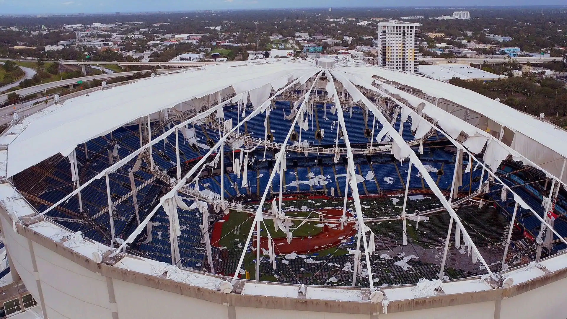 Stadio distrutto dall'uragano Milton: le immagini sono terrificanti
