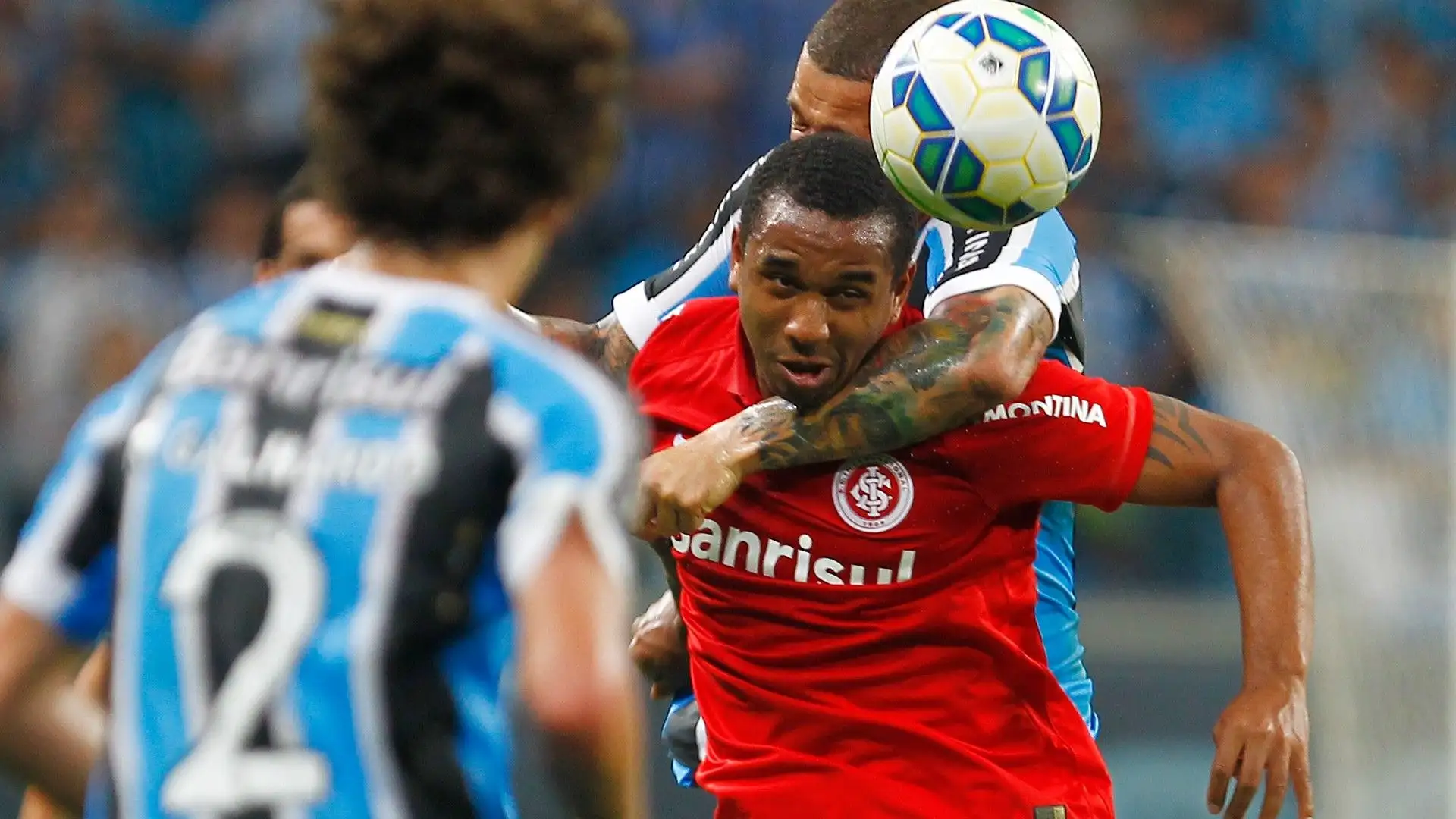 Fu poi ceduto all'Internacional e successivamente al Coritiba
