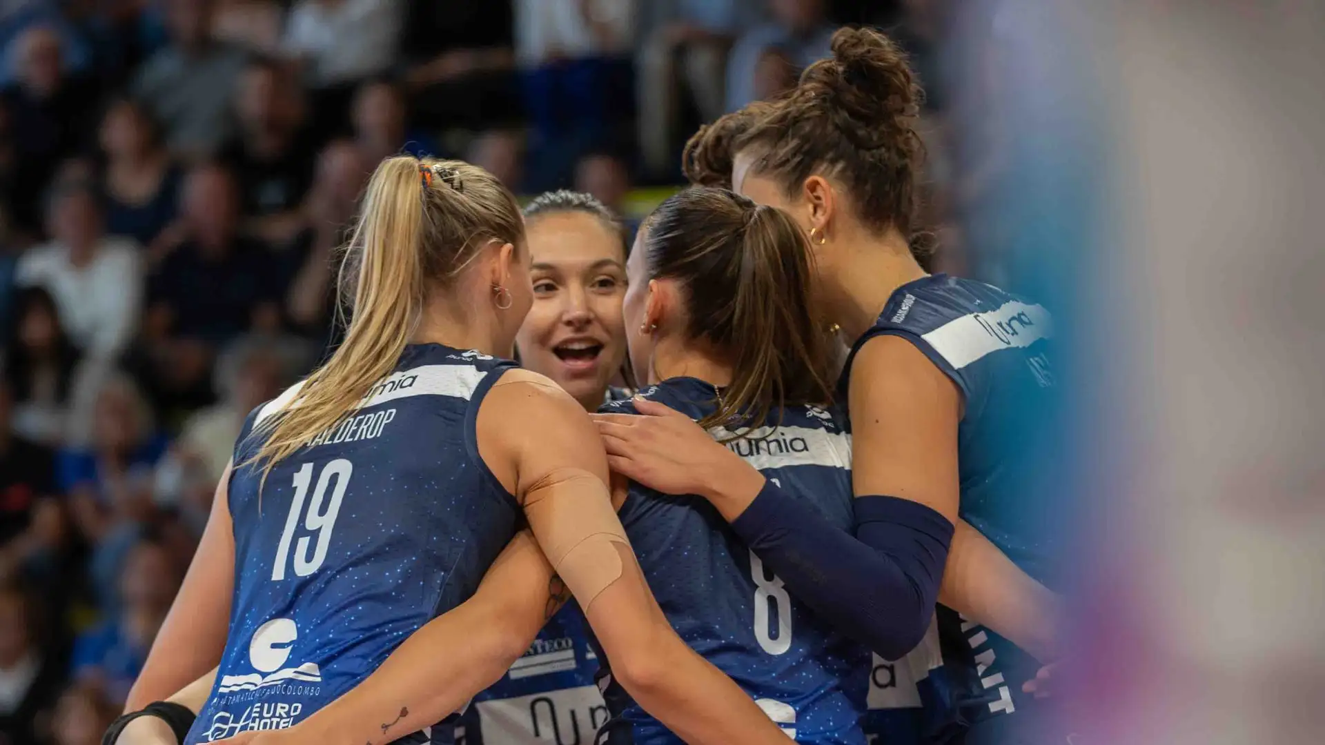 Dopo lo straordinario risultato nella scorsa stagione che l’ha vista protagonista della Superfinal di Antalya, la Numia Vero Volley Milano è stata inserita nella prima fascia.
