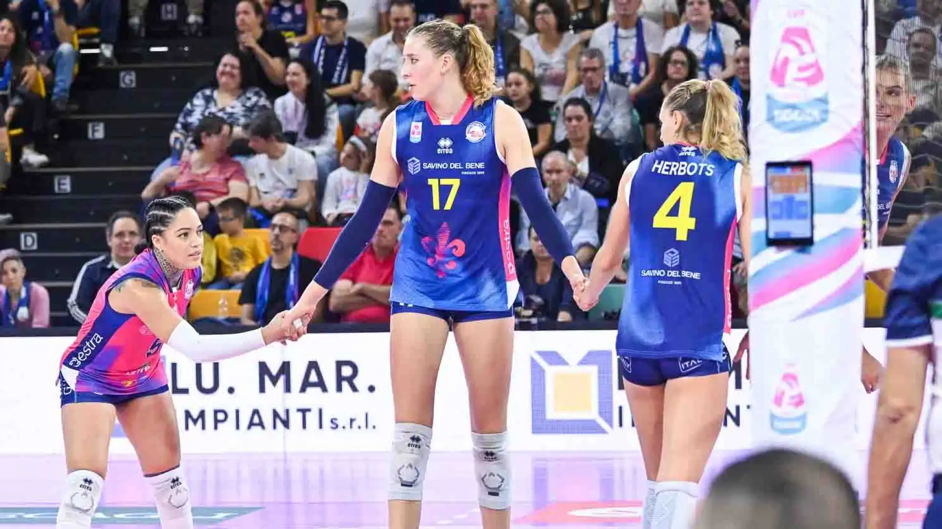 Prima partita e prima vittoria per la Savino Del Bene Volley che sconfigge in tre set il C.S.O. Voluntari 2005 nella gara inaugurale di Champions League. 