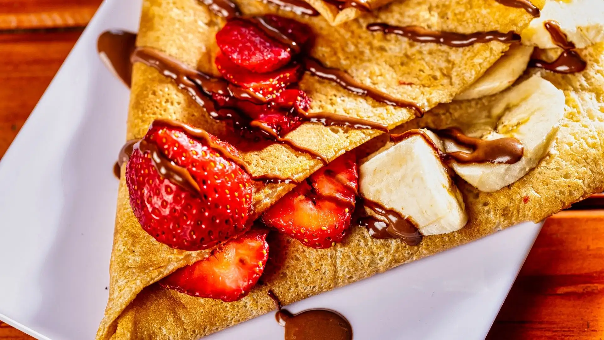Le crêpes sono squisite sia dolci (con crema alla nocciola o marmellata) che salate (con prosciutto e formaggio, ad esempio)
