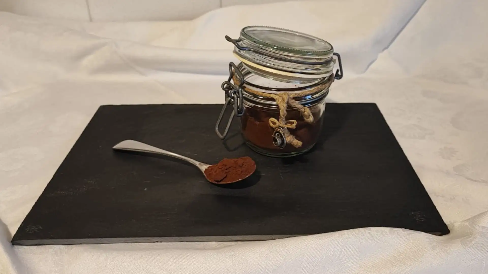 Ci serviranno anche 40 gr di cacao amaro in polvere
