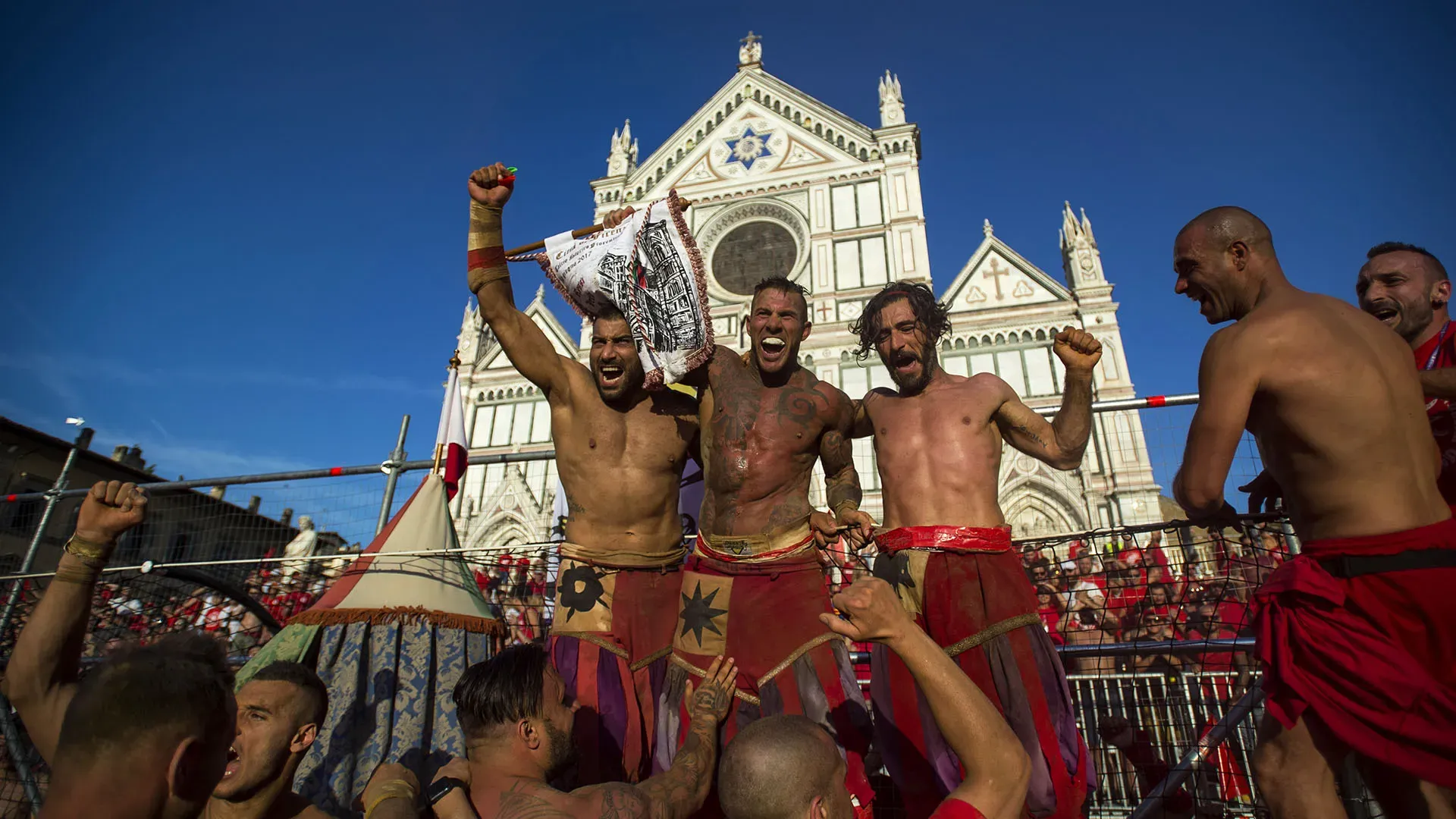 I giocatori possono usare mani e piedi