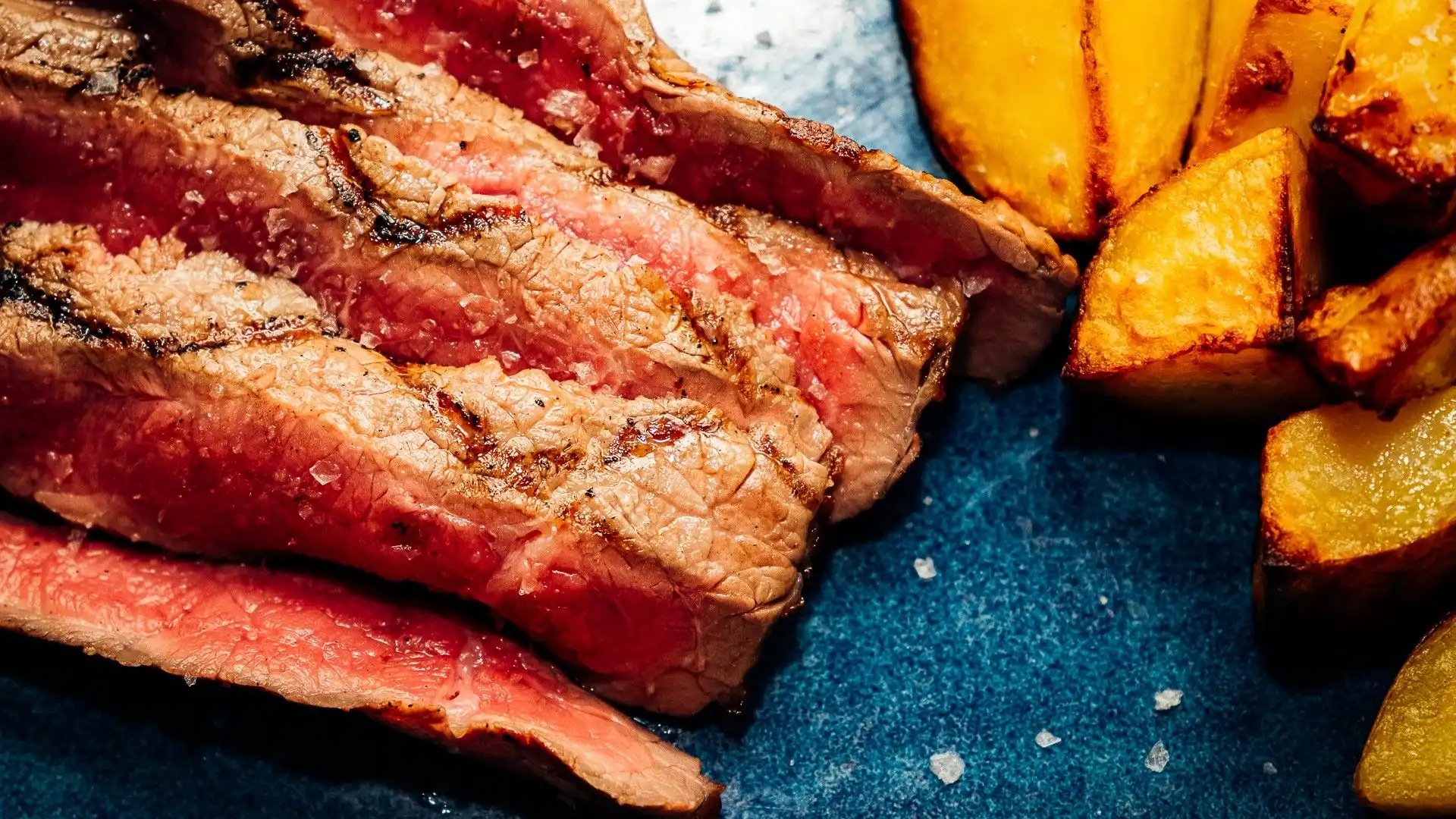 Con la tagliata di manzo non si sbaglia mai: le foto di un grande classico
