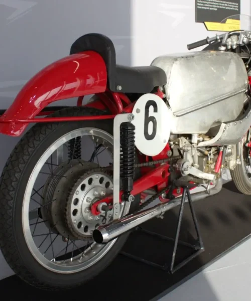 Moto Guzzi 250 Bialbero, la leggenda delle corse anni ’50: le foto