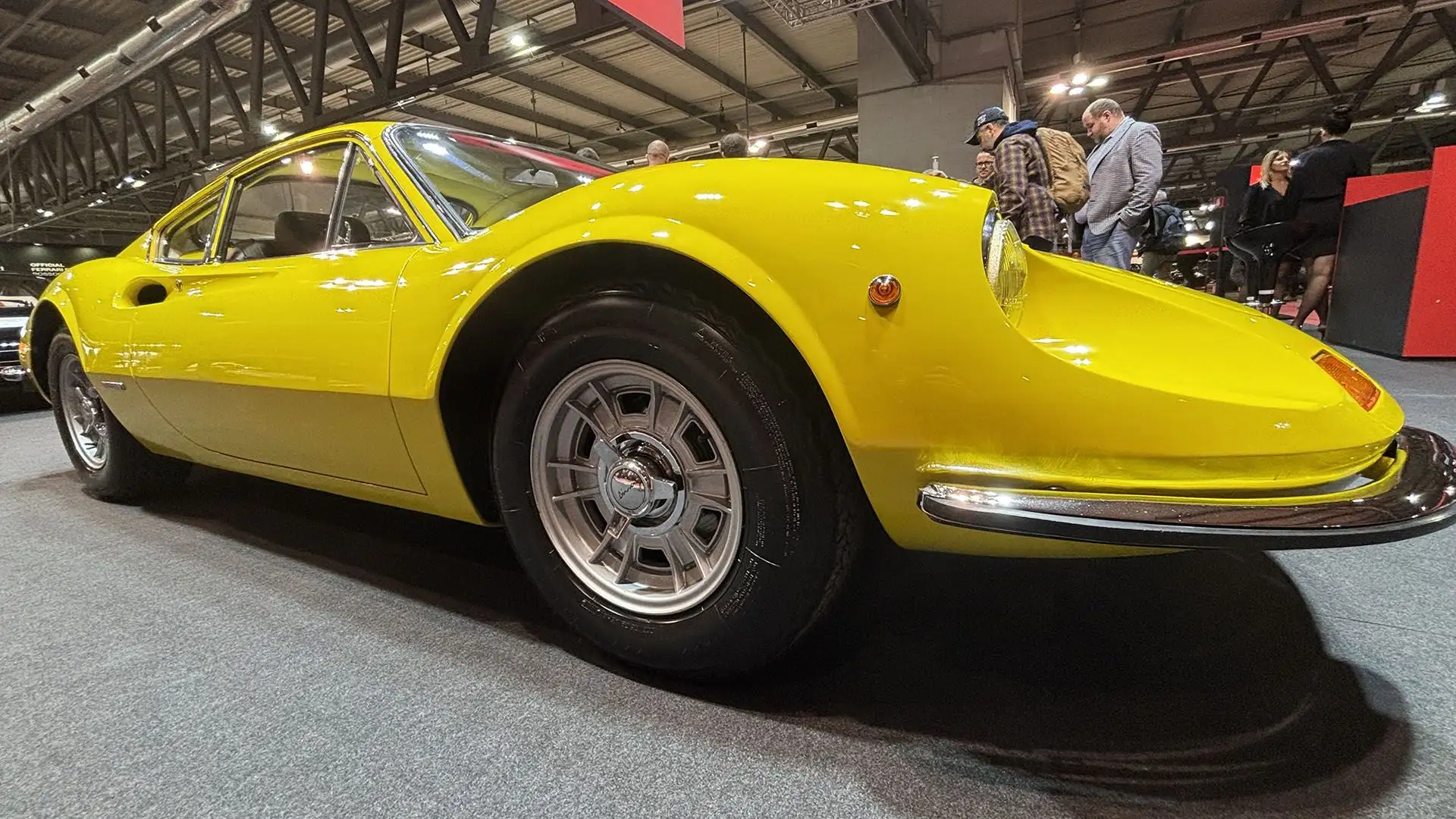 La 206 GT monta un V6 da 2 litri capace di circa 180 cavalli di potenza.