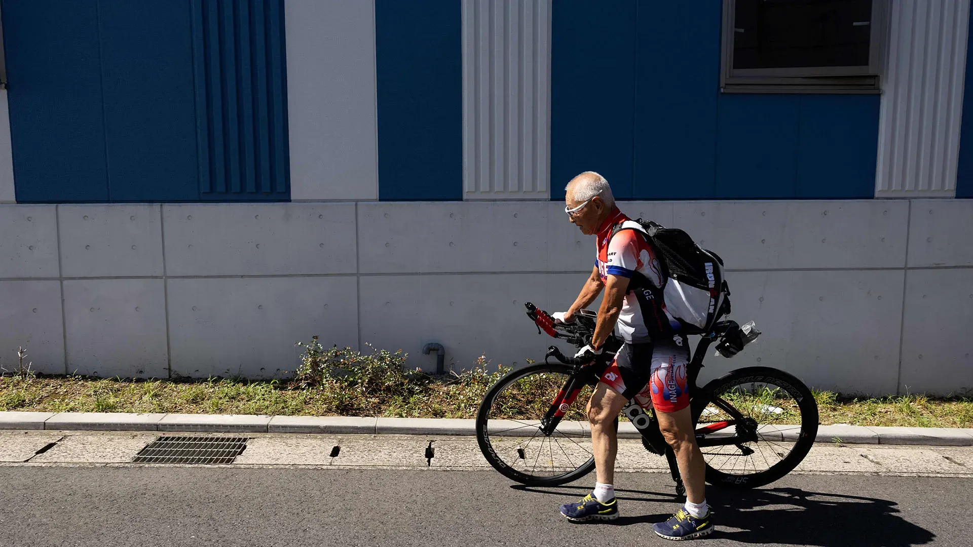 Inada ha iniziato a praticare triathlon in età avanzata ma nonostante questo ha completato l'eroica impresa
