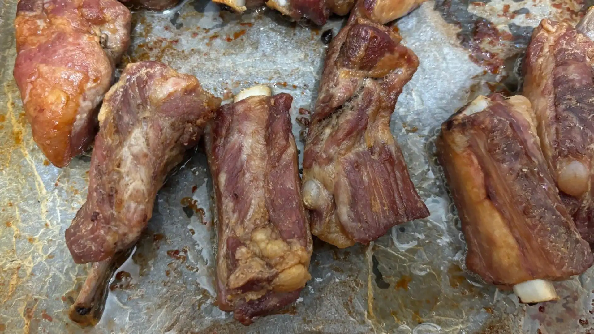 Successivamente le togliamo dal frigorifero e, una volta a temperatura ambiente, le inforniamo in forno preriscaldato a 200 gradi
