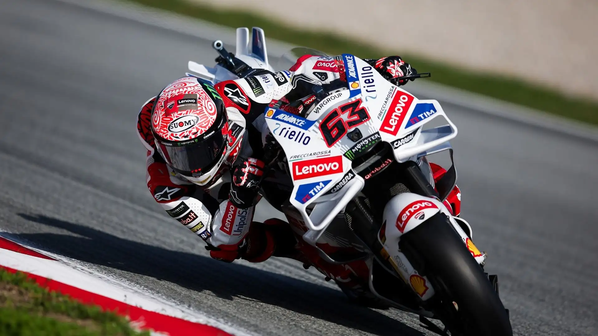 In pista lo stesso Pecco con una Ducati bianca