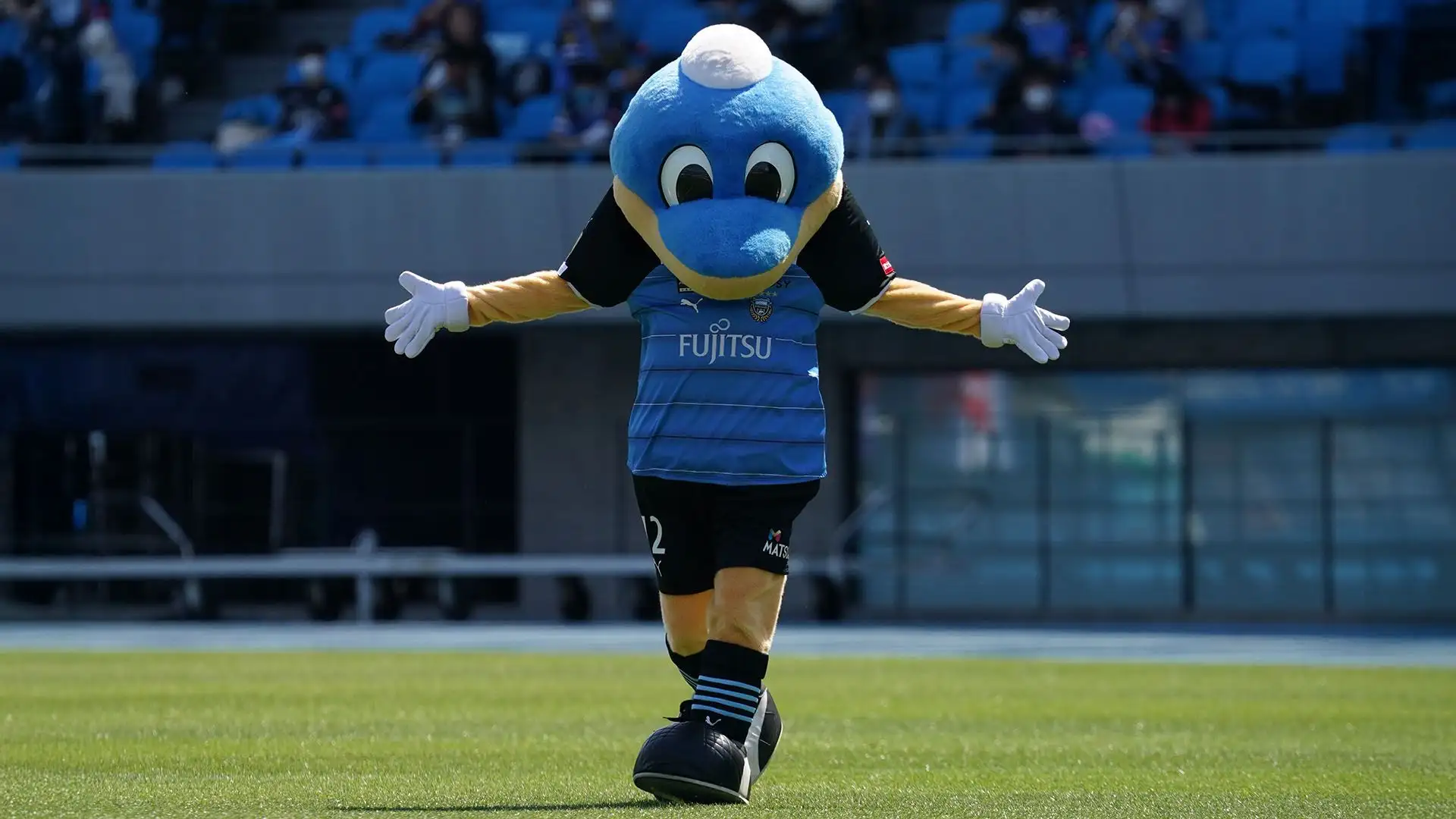 Fronta-kun è il delfino ufficiale del Kawasaki Frontale, simboleggia la connessione tra il club e il fiume Tama
