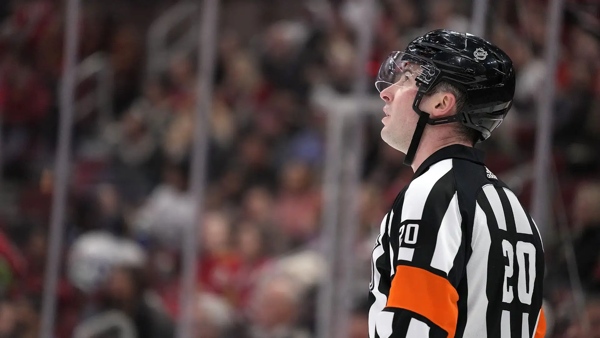 Attimi di terrore durante la partita tra Colorado Avalanche e Philadelphia Flyers
