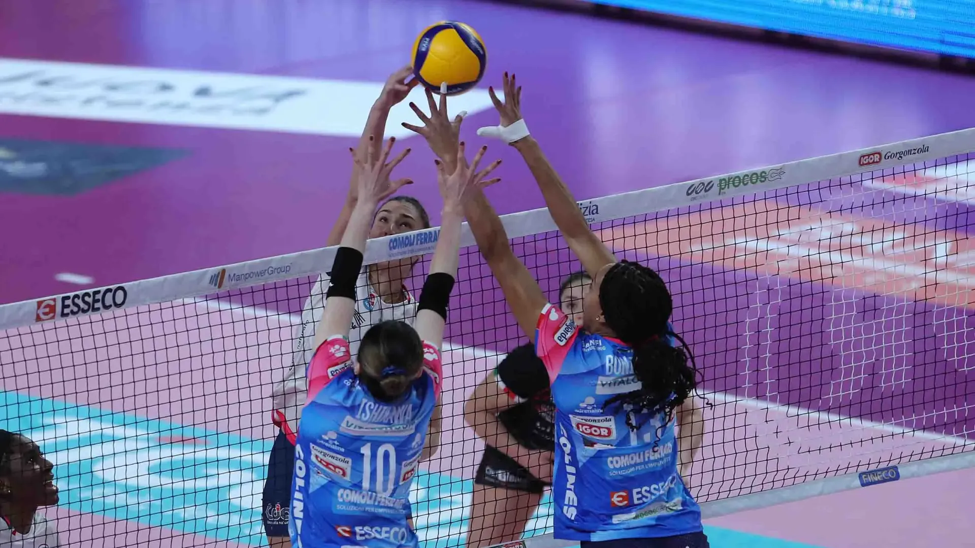  Dopo la facile vittoria nel terzo parziale (25-16), Scandicci riesce infatti a perfezionare il successo e a salire al terzo posto solitario in classifica con 21 punti. 