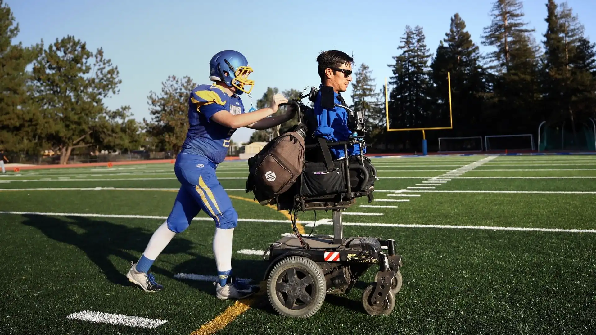 Rob Mendez, la storia del coach senza braccia e senza gambe. Le immagini

