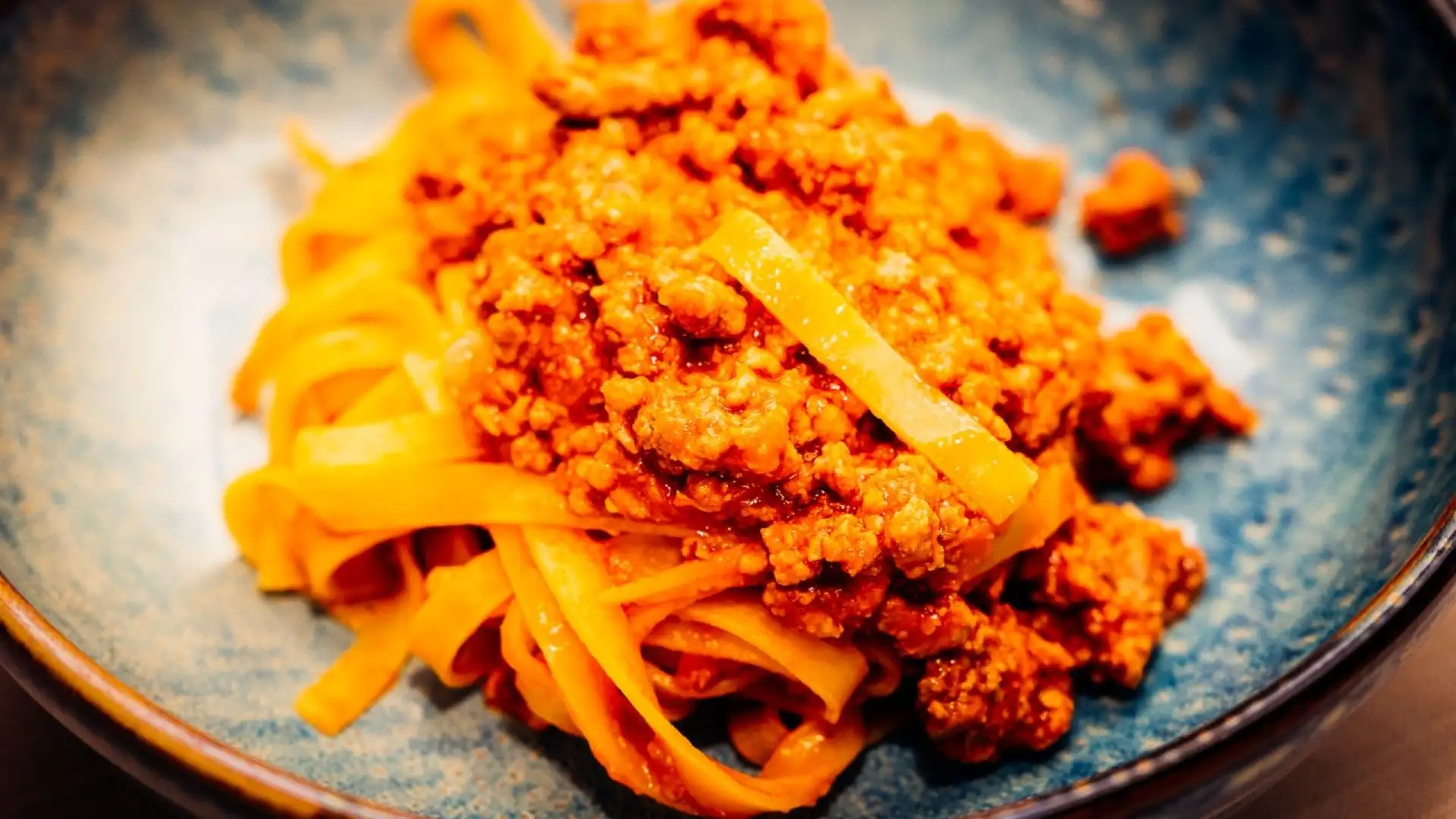 Per fare il ragù bisogna avere pazienza: carota, sedano, cipolla e carne devono essere cotte dolcemente per liberare tutti i sapori
