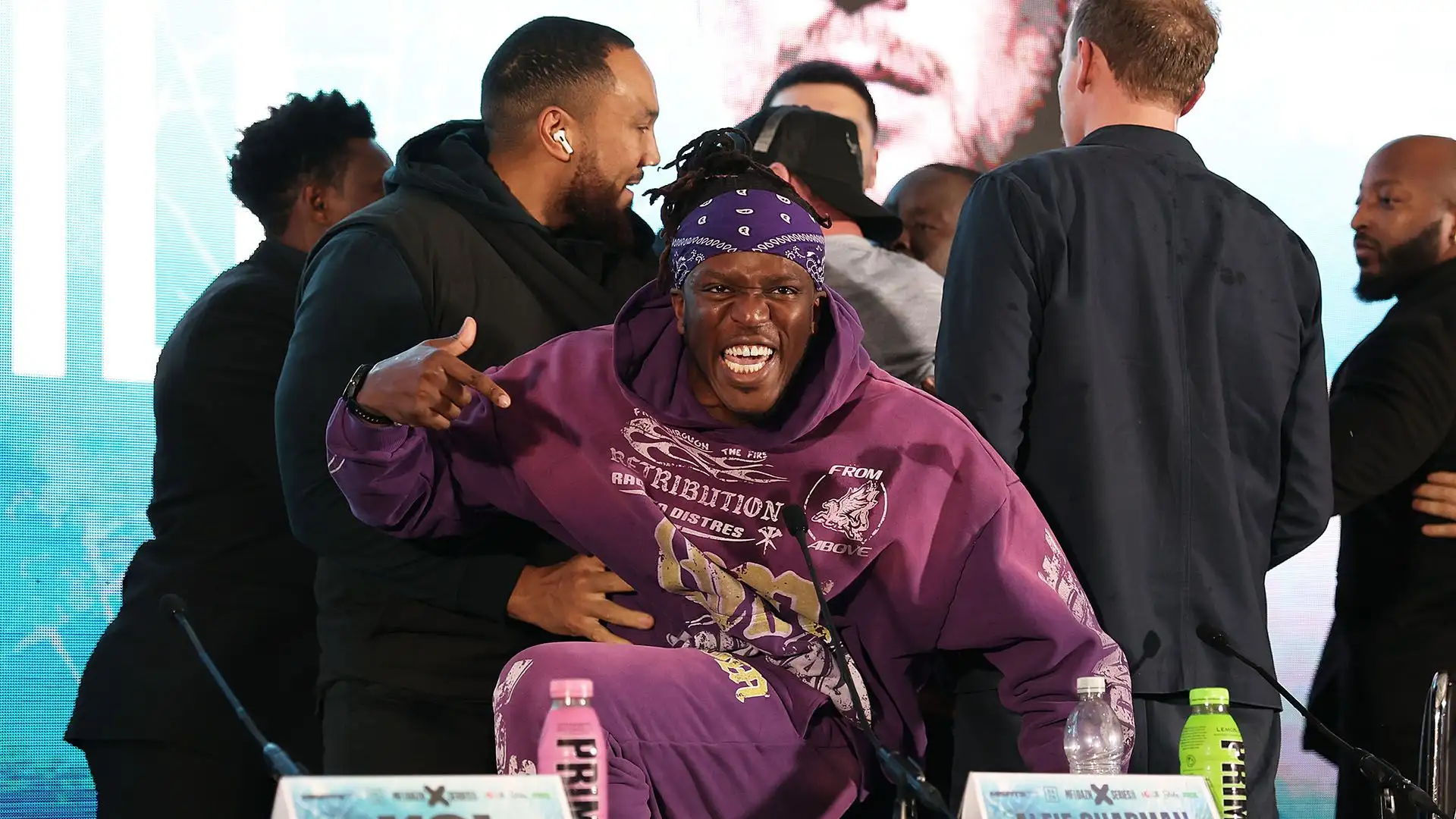 KSI, CEO dei Misfits Boxing, ha urlato: "Comprate i biglietti"
