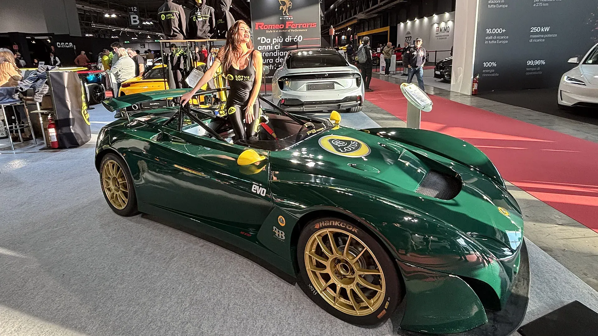 Il nuovo team nasce dall'acquisizione della scuderia Renault.