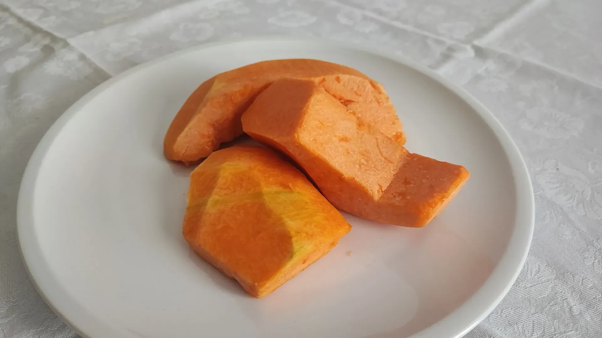 La zucca è l'ortaggio autunnale per eccellenza: povera di calorie, ricca di fibre e vitamine
