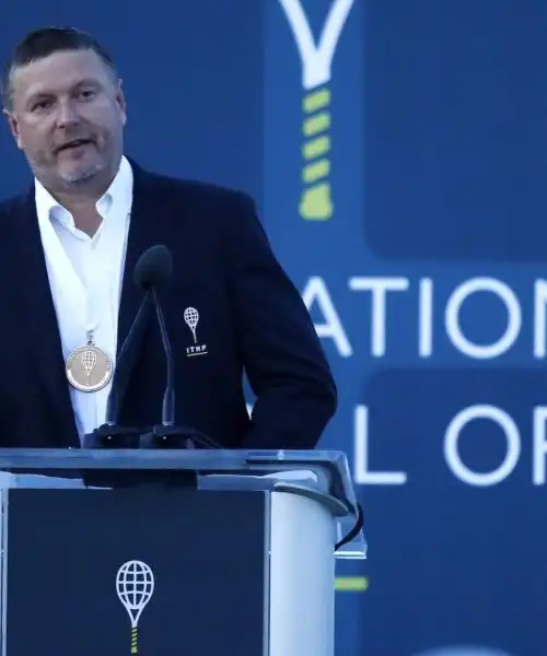 Da Yevgeny Kafelnikov un durissimo attacco a Jannik Sinner