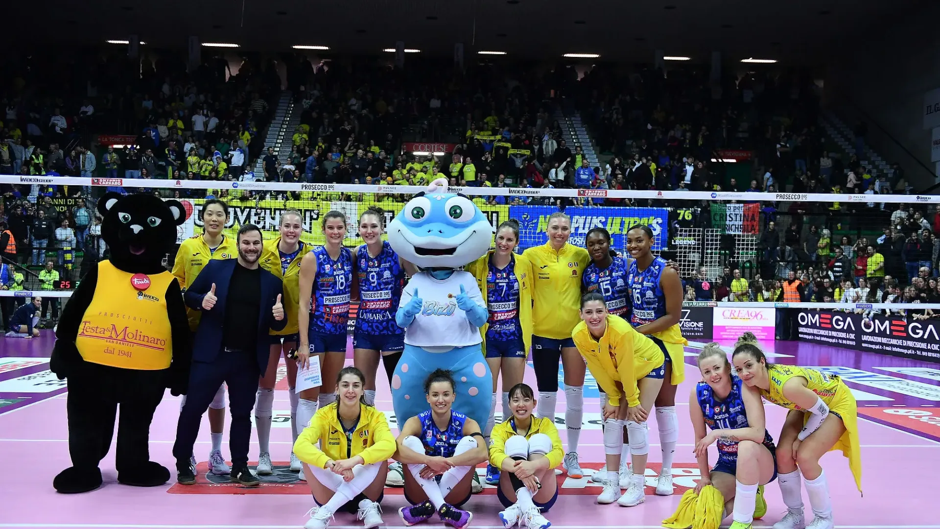Lo sprint finale del secondo set è molto acceso, Davyskiba colpisce, ma Wolosz fa magie in regia, Gabi e Chirichella (5 punti nel set e 100% in attacco!) allungano 22-20. 