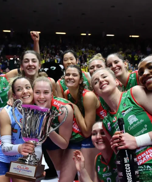 Le regine del mondo restano a guardare, festa mai vista: le foto