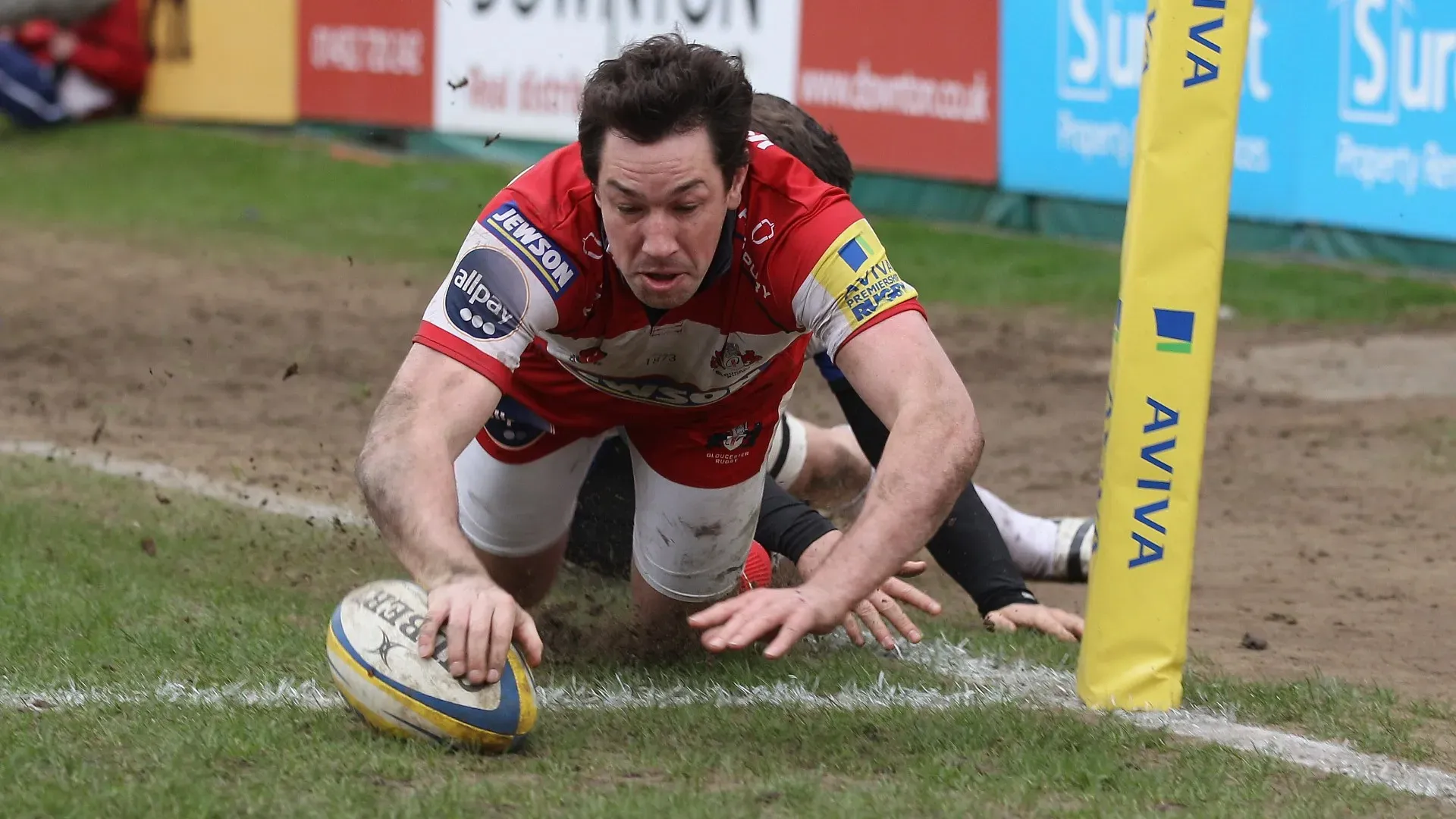 Ha smesso di giocare nel 2013, quando ha lasciato la sua ultima squadra (London Welsh)
