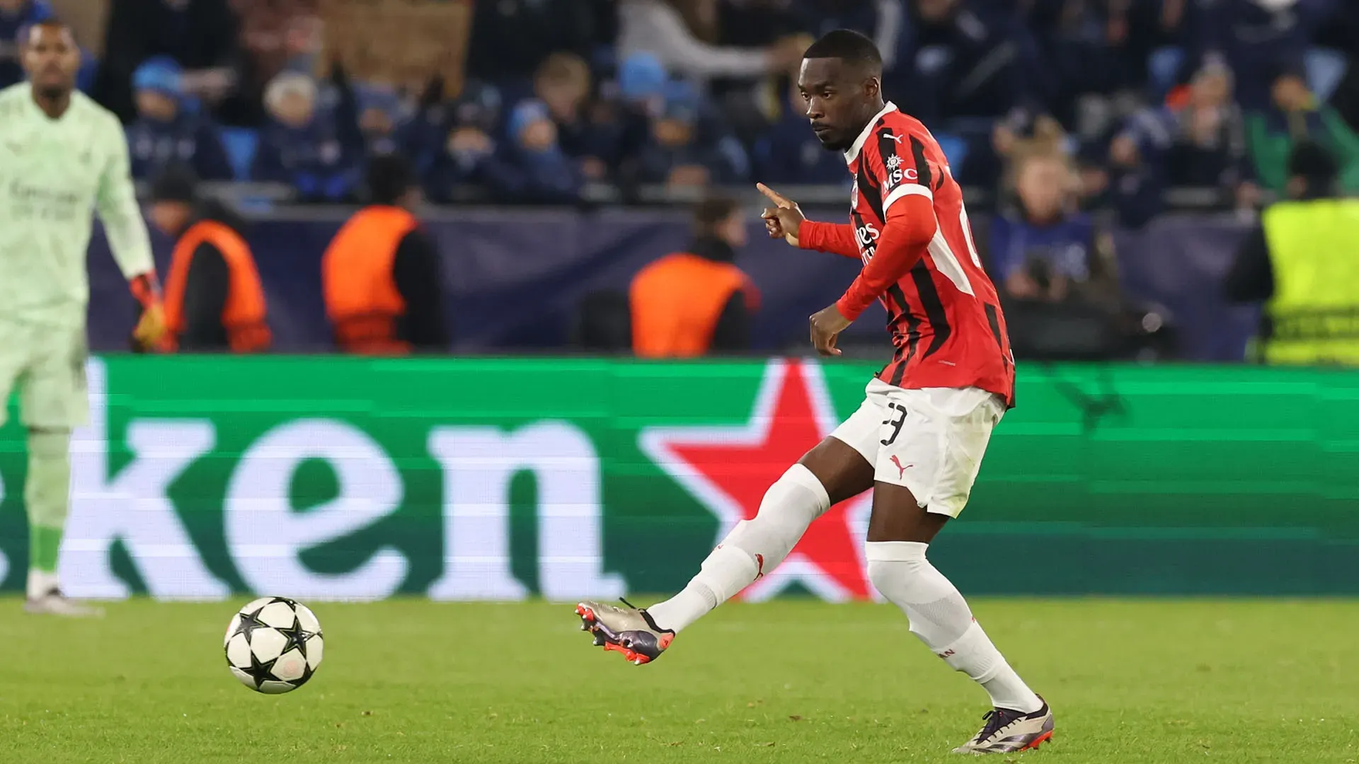 Finora non ha giocato con regolarità al Milan ma, nonostante questo, non intende lasciare il club
