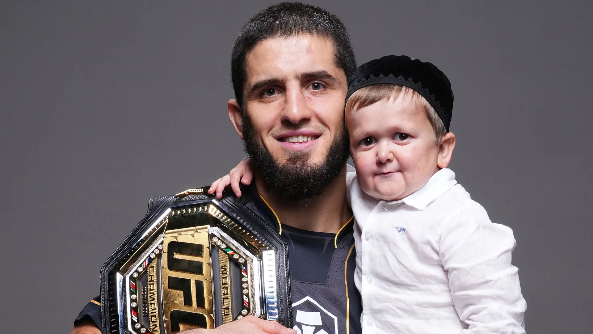 È un grande amico del lottatore Khabib Nurmagomedov: i due hanno realizzato anche molti video insieme
