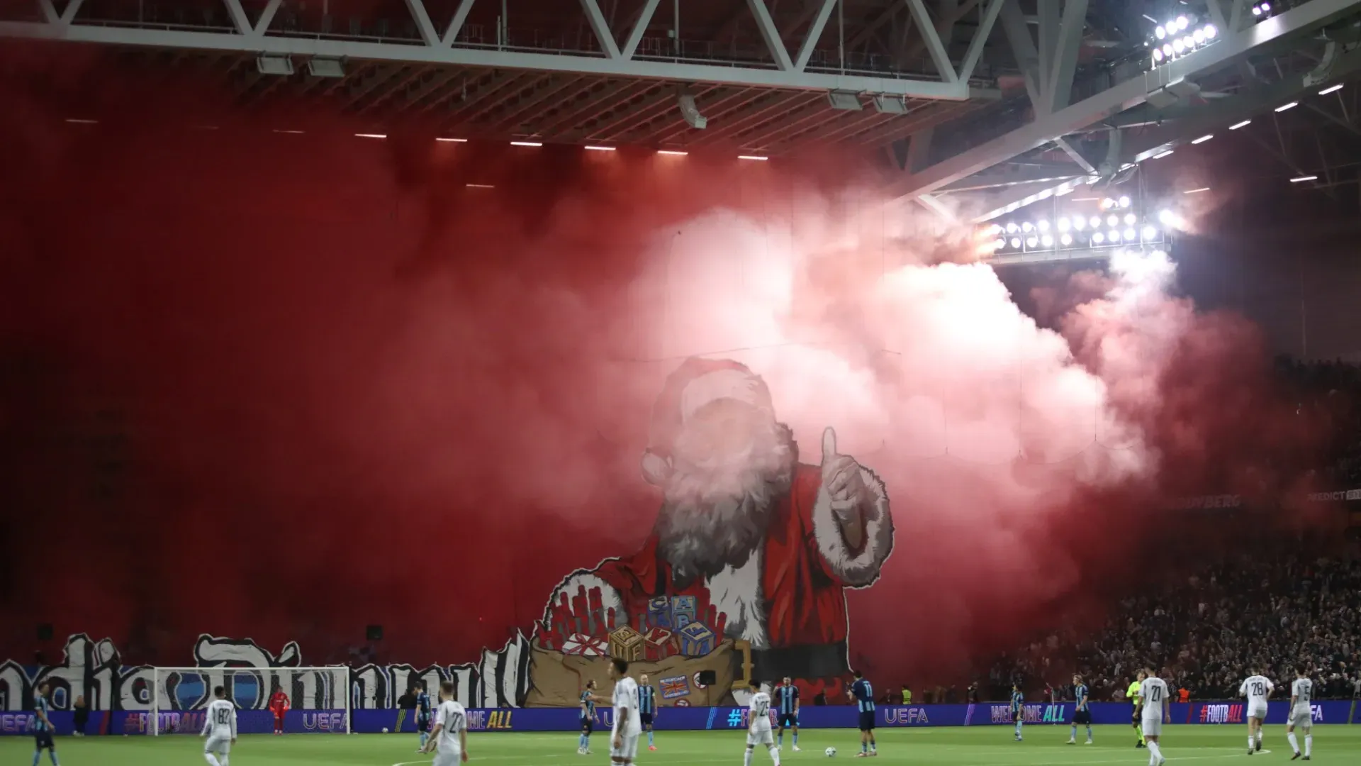 Da queste immagini si può vedere benissimo il grande utilizzo di fumogeni
