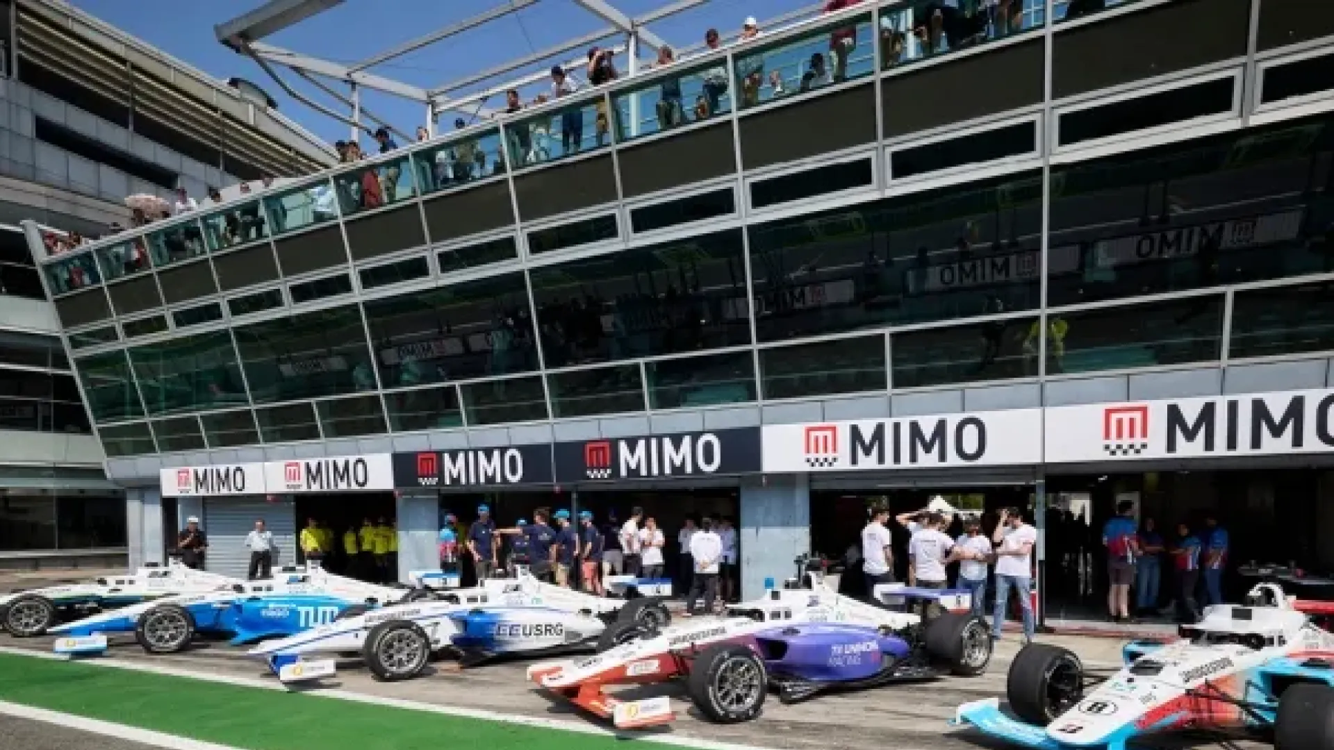 Pagani sarà grande protagonista di MIMO 2025 con il suo programma Arte in pista che vedrà dal 27 al 29 giugno la partecipazione dei proprietari di Huayra R, Zonda R e Zonda Revolución alle attività di pista.