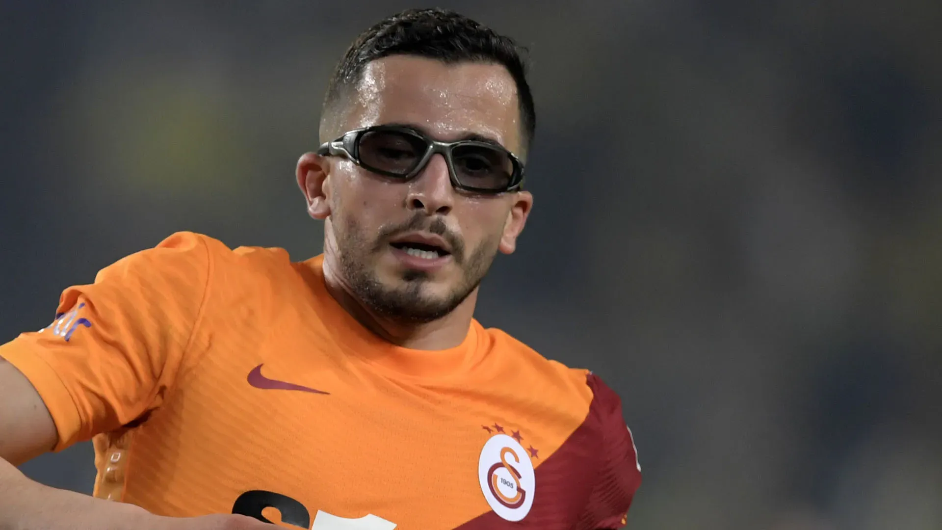 La storia del calciatore con gli occhiali
