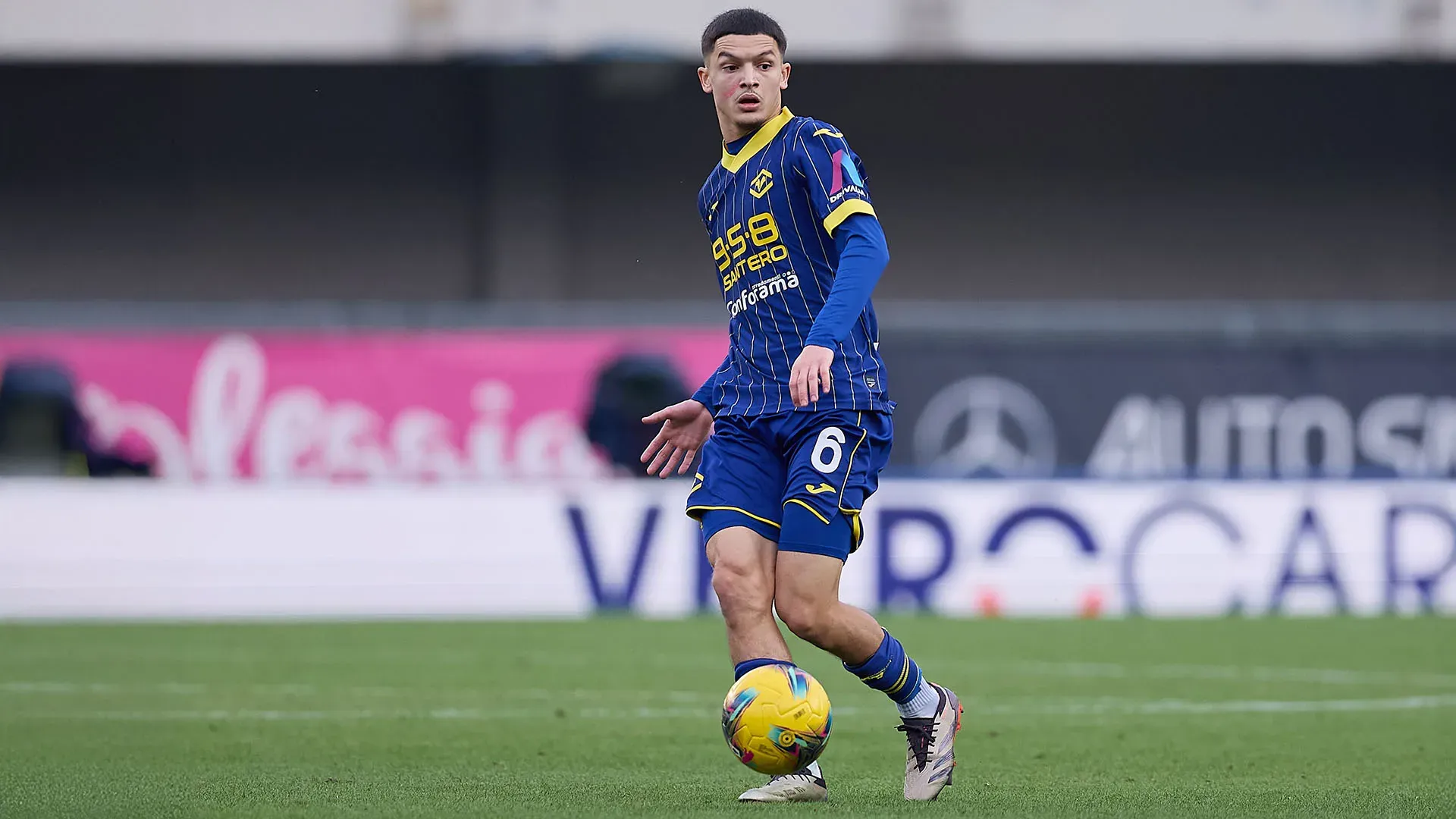 Piace tantissimo Reda Belahyane dell'Hellas Verona. Classe 2004, è stato sondato anche dalla Lazio di Marco Baroni
