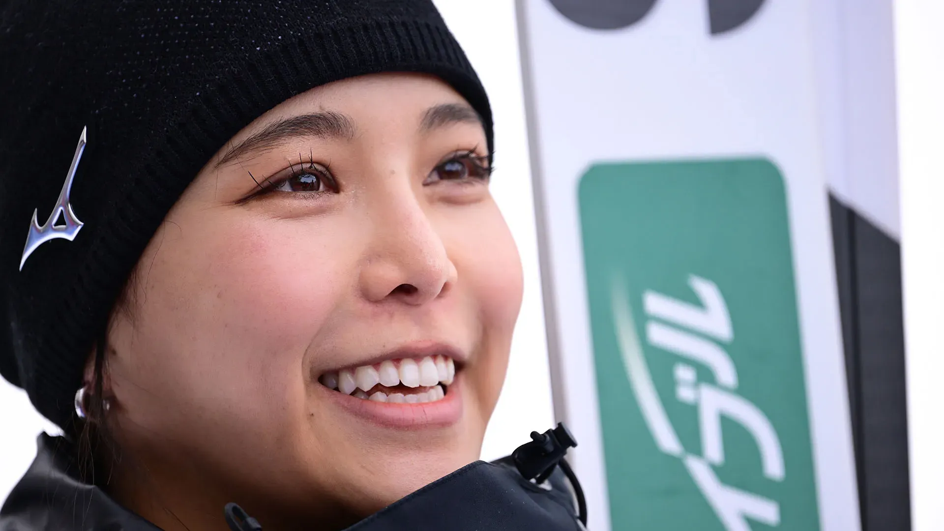 Sara Takanashi è una fuoriclasse del salto con gli sci: ha raggiunto traguardi importantissimi
