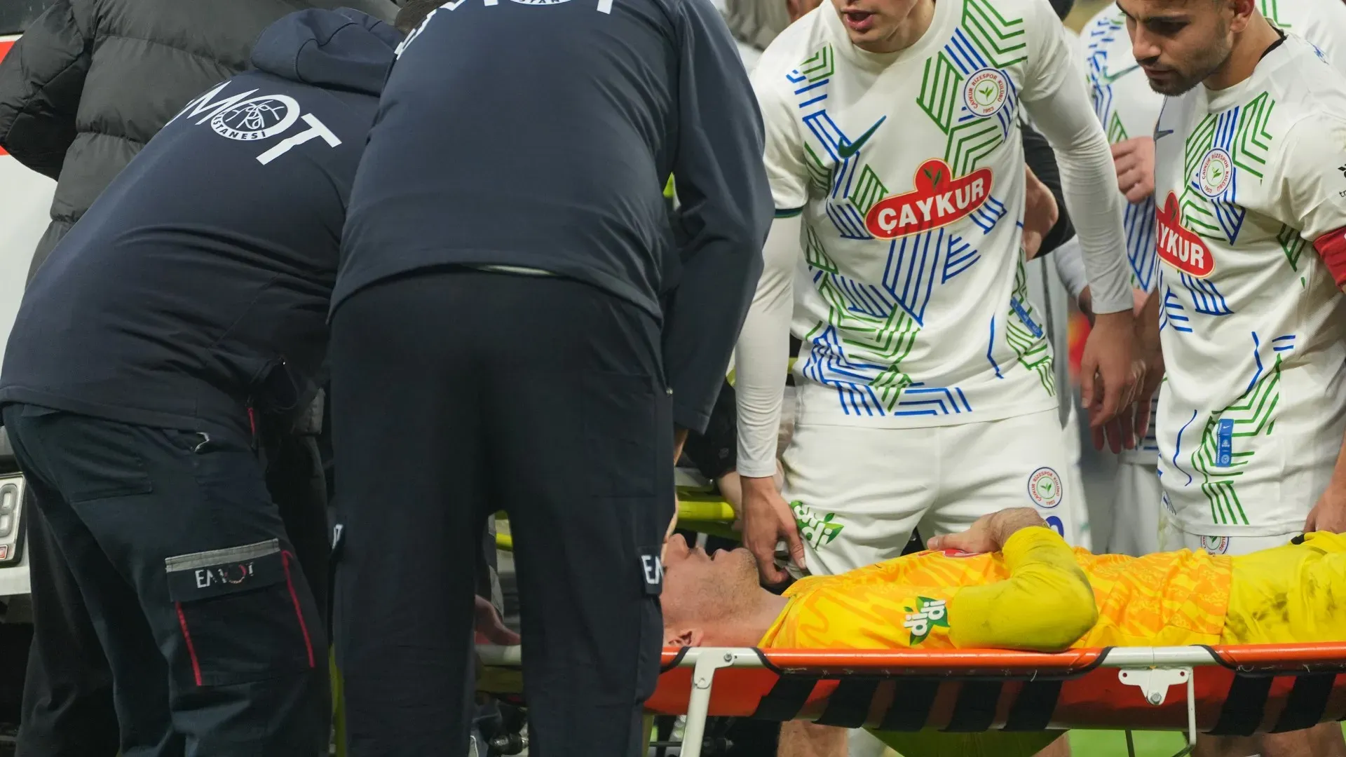 L'attaccante ha colpito con il ginocchio la testa del portiere
