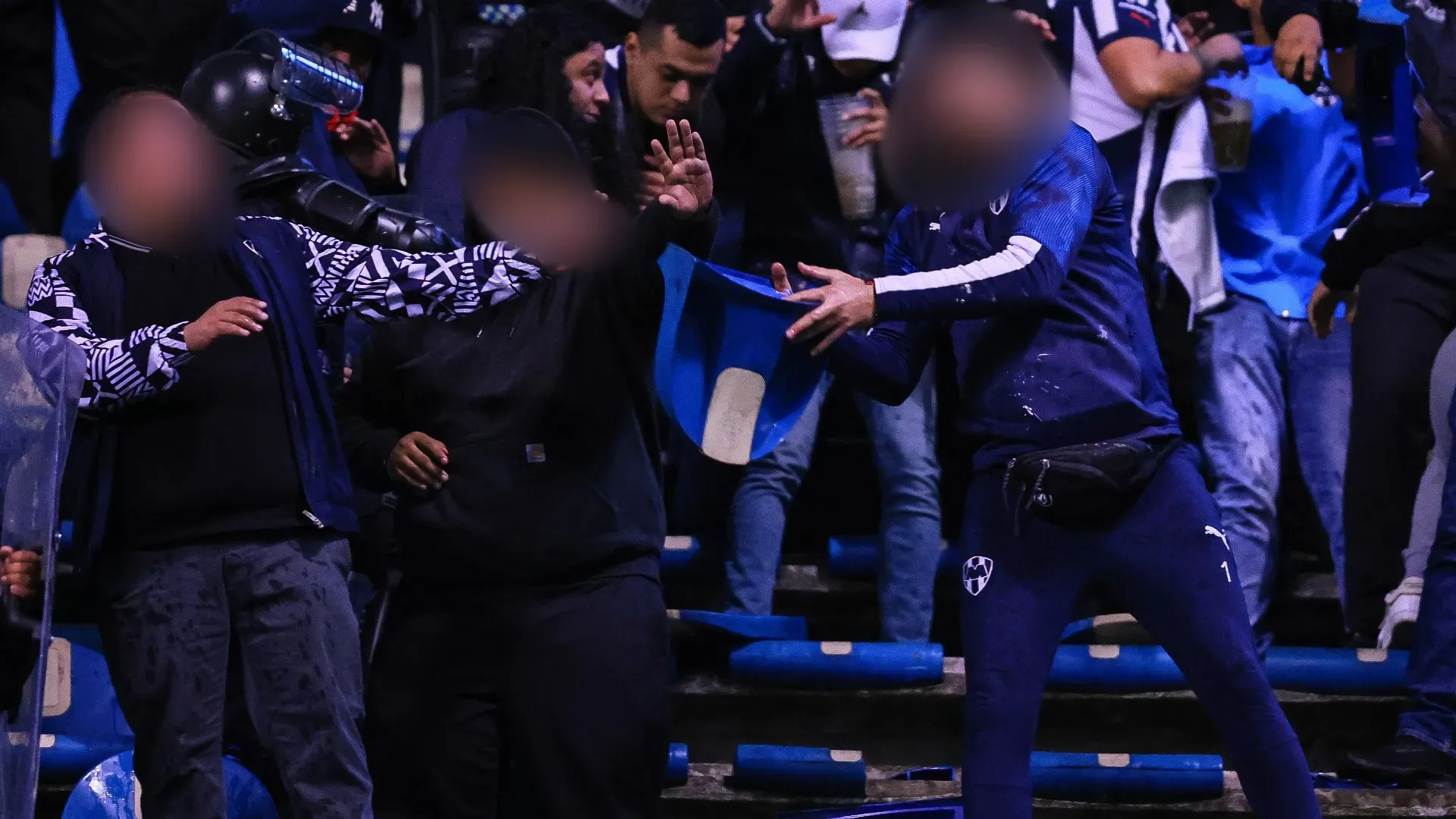 I tifosi del Monterrey sono stati colpiti dal lancio di vari oggetti
