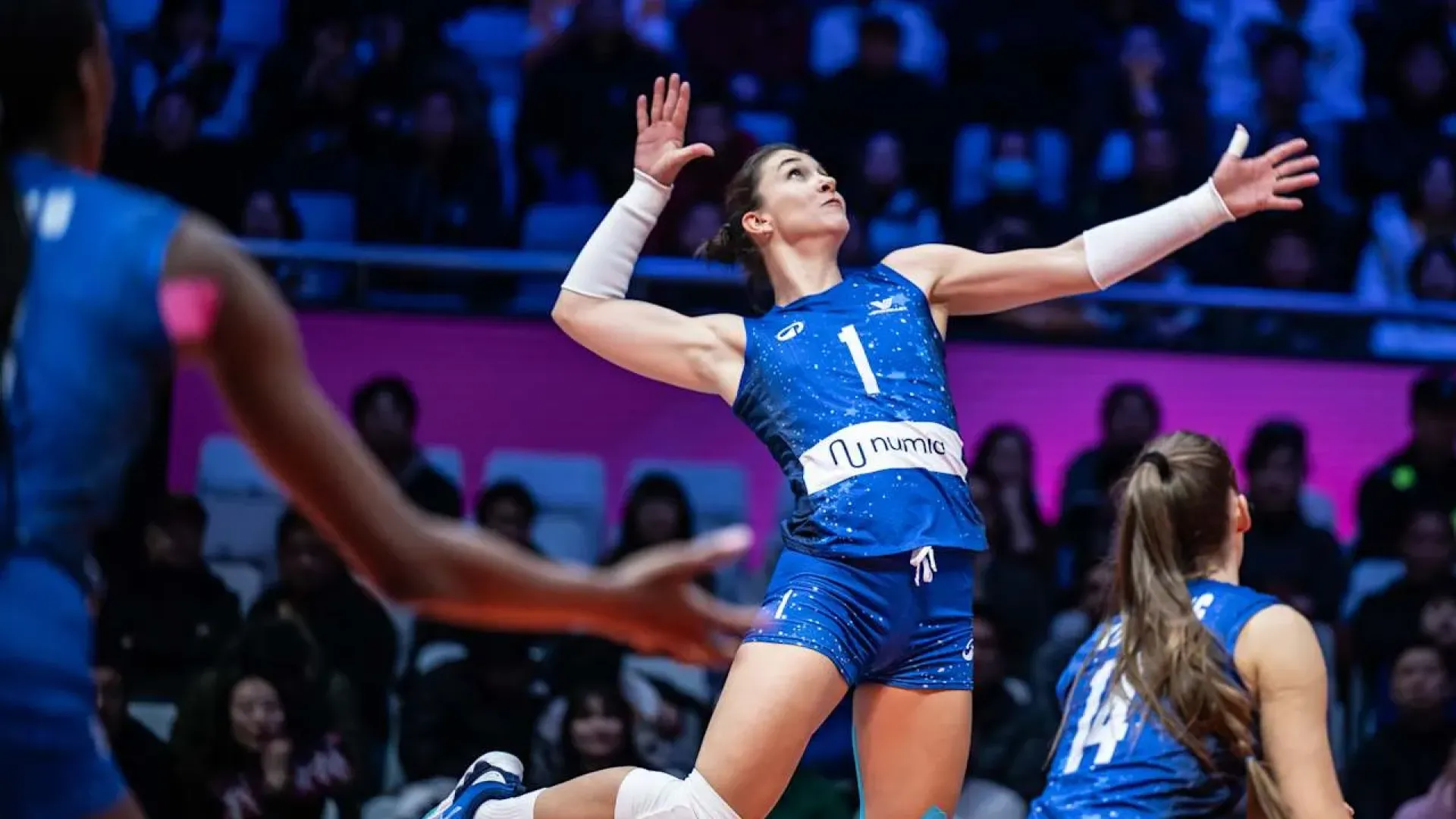 La seconda frazione, invece, si apre in pieno controllo da parte della Vero Volley (5-2, 9-3), con un solo passaggio a vuoto per Milano (13-12), che chiude in progressione: 20-14 e 25-16. 