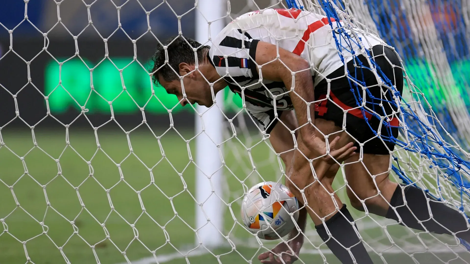 Attualmente milita nel Club Libertad Asunción in Paraguay
