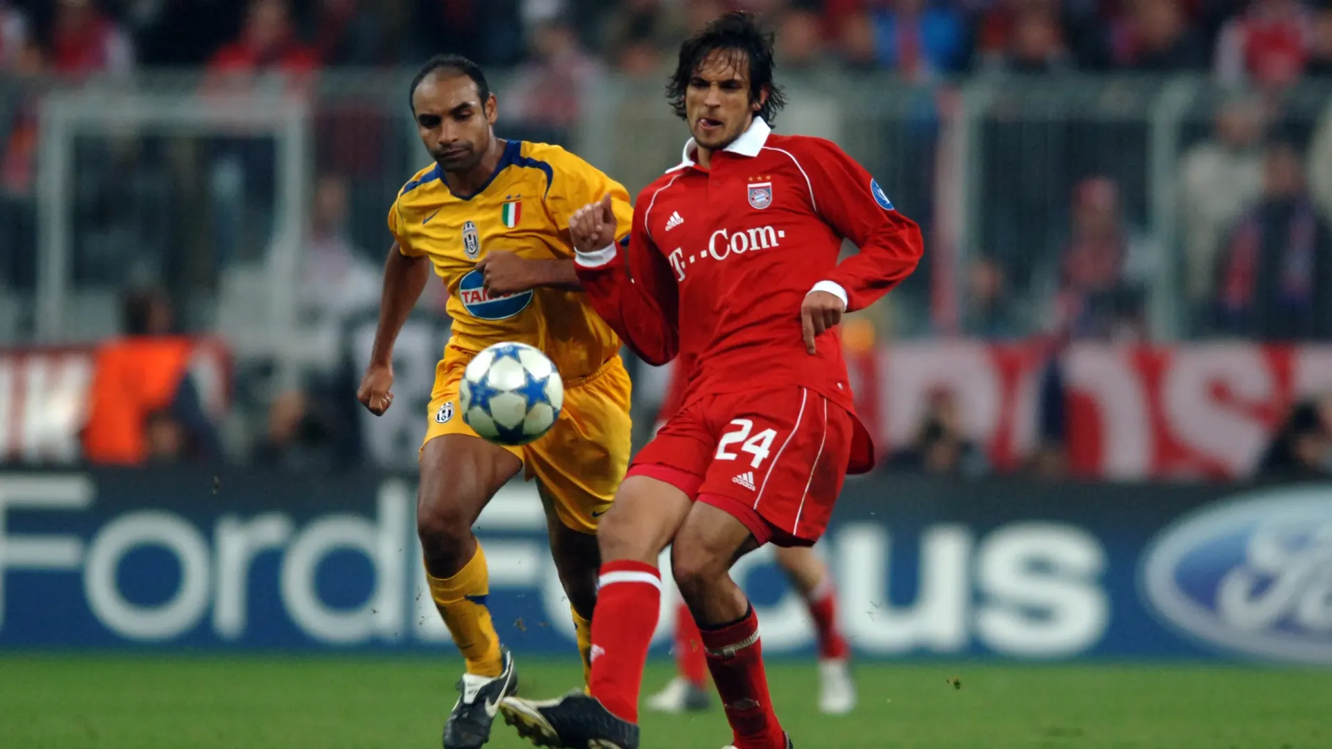 Da molti è conosciuto per l'esperienza al Bayern Monaco, dove ha militato tra il 1999 e il 2007
