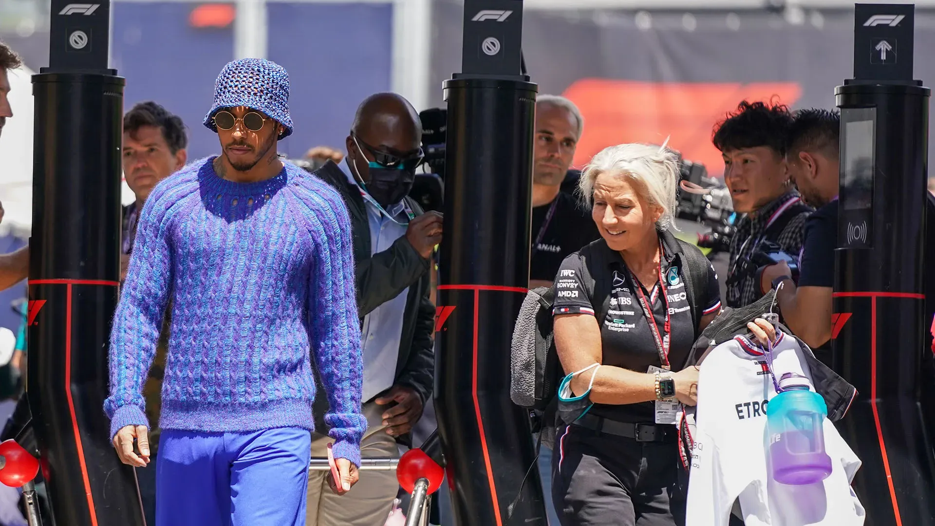 "Lewis non lascia nulla al caso, il ritorno di Angela Cullen è un'altra mossa mirata", ha dichiarato l'ex pilota della Ferrari Ivan Capelli, intervistato da La Stampa