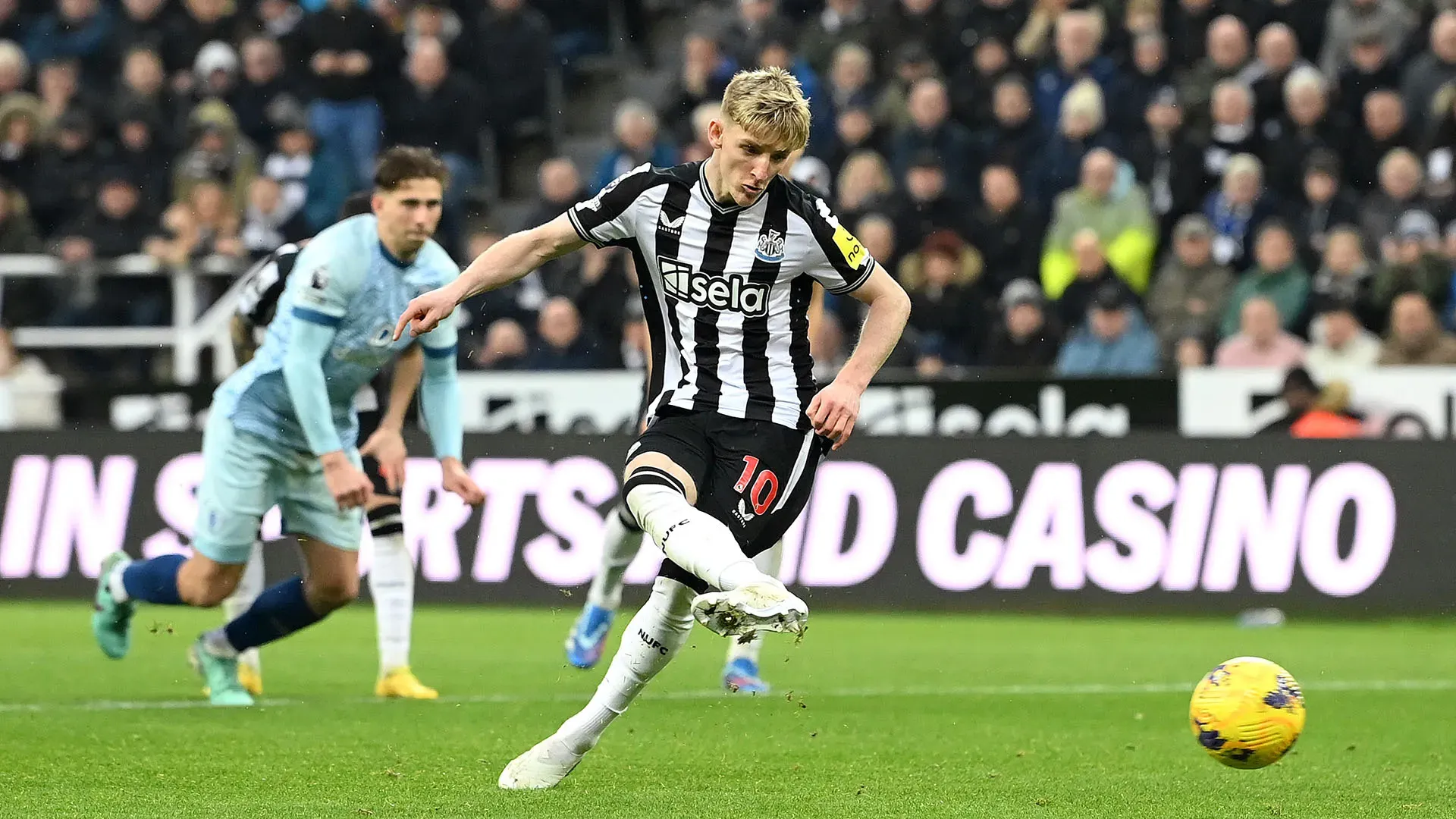 Il campione del Newcastle ha ricevuto molti insulti anche sui social
