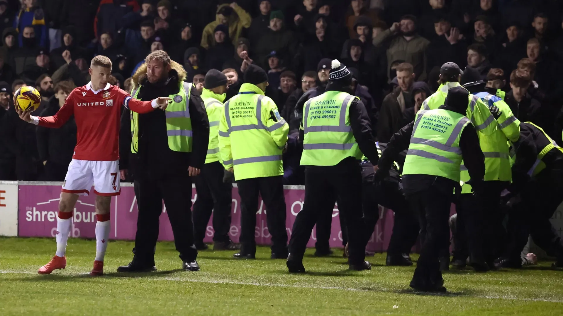Anche sui social il calciatore del Wrexham è spesso preso di mira
