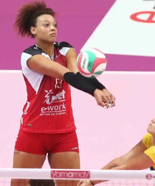 Valentina Diouf, il ritorno in Italia della giramondo che sfida Paola Egonu: le foto